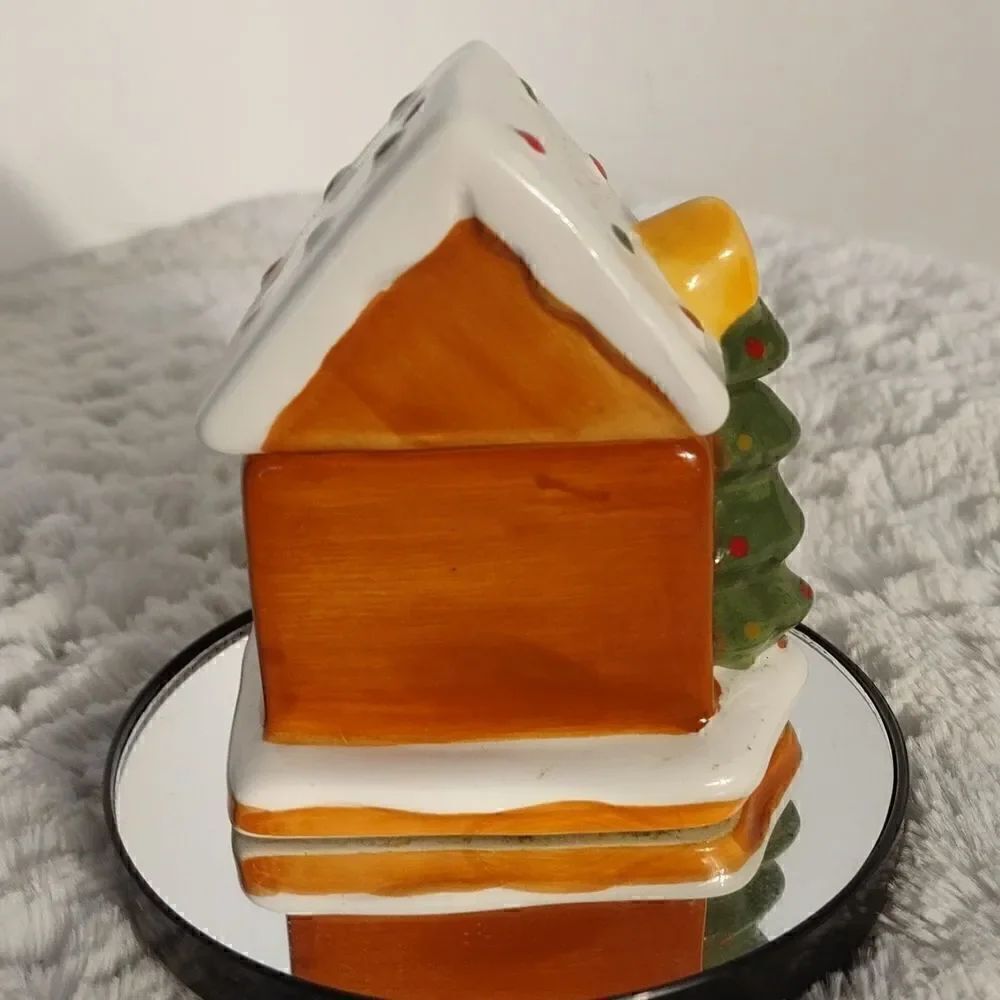 Gingerbread House Salt & Pepper Shakers - Picture 4 of 7